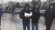 搞笑GIF：别唱了，一会老板来了该开除你了