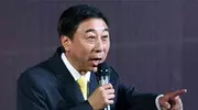 冯巩34岁儿子曝光, 长成这般模样? 网友: 难怪一直不愿意公开
