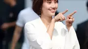 袁泉带火“豆腐衣”穿搭，配阔腿裤短发时髦减龄