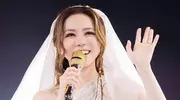 邓紫棋独唱气场炸场，三晚引20万人涌场获乐坛盛赞