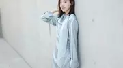 必看！50+女人夏天不穿黑白灰，如何穿出显白减龄高级感？