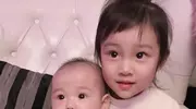 甜馨小酒窝从小就认识，她还参加过小酒窝周岁宴，高云翔帅的突出