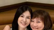 杨采妮回港与好友聚会，51岁美貌如昔风采依旧