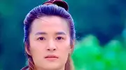 63岁影帝直播晕倒！高温穿3层戏服卖命演出，景区打工图曝光！