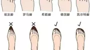 马丁靴VS“阔腿裤+德训鞋”，三里屯穿搭新风向该咋选？