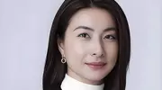 霍启仁曼谷盛大婚礼，郭晶晶手拎爱马仕现身，直言：终于有妯娌了