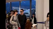 戚薇夫妇巴黎现身，儿子坐推车，一家温馨感溢出！ 
