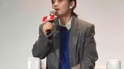 49岁梅婷未修照流出，穿西服端庄优雅，皱纹难掩气质魅力