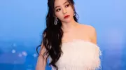 张靓颖穿白羽仙裙，高级显白还仙气爆棚！ 