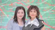 59岁刘嘉玲新烫了泡面头年轻25岁，一身工装穿搭，美得像换了个人