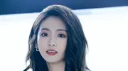 没上过初中，出道十年不温不火，演完《生万物》终于要升咖了