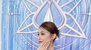 叶蒨文晒出自我最新工作写真照——曾经的佳丽如今的主持