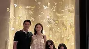 方媛晒全家福！挺着大肚还要抱小女儿，手脚明显浮肿身材却很纤细