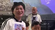 岳云鹏开唱全家捧场，网友赞叹基因太强大！6姐弟共用一张脸