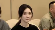 生万物研讨会，杨幂脸僵、发言读稿，迟鹏即兴发挥，不愧是老戏骨