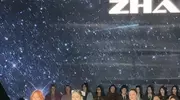 甜馨身高直追李小璐！星二代T台气场全开
