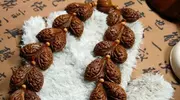 歪瓜裂枣的异形桃核，年轻人该不该疯狂追捧？