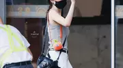 学杨幂“显腿长”穿搭，真能在人群中脱颖而出？试试就知道！
