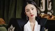 杨幂穿黑色礼裙气质高贵，时尚表现力太绝啦！