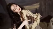 迪丽热巴化身金色女战神