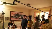 原班人马重聚！短剧《家里家外2》开机，主演称似拍电影