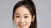 郑恺小姨子否认8.2万买包被停卡，明星家庭经济引热议！