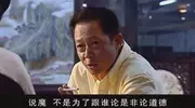 59岁王志文现身新加坡，打高尔夫美女相伴，坐私飞面容苍老