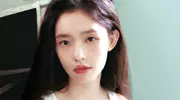 瘦下来的林允五官更大气了！穿小背心纯欲撩人，网友：白月光学姐
