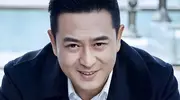钱再多也没用！55岁张嘉译现状曝光，患不死癌症，病情严重站不直