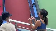 大闹网球赛女子“社会性死亡”！正脸曝光，身份被扒，难怪这么狂