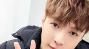 张艺兴给聋人粉丝送演唱会门票，引发部分网友质疑：他听得到吗？