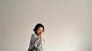 收藏！3招教你夏天用碎花半裙打造时髦减龄Look，告别职场土气
