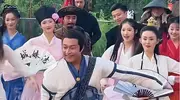 落地的凤凰不如鸡？为养家糊口沦落到景区卖艺？这4位明星太可惜