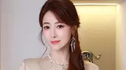 50岁女演员自曝停工3年做12次试管，曾与老公马路相拥痛哭