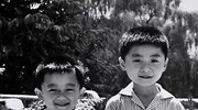 孟非在南京老街吃蒜薹炒肉，搭档乐嘉骂他假正经，观众却说这才是人间真实