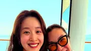 章泽天晒出和杨紫琼的搞怪合照，网友：嫁给东哥也挤进这个圈子了