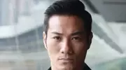 香港男星黄竣锋早年被砍，如今怎样了？