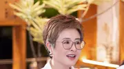井胧做客湖南卫视《背后》，和张泉灵李莎旻子分享音乐心路