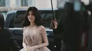 白鹿粉裙惊艳街头，生图美上热搜，颜值衣品绝了！ 