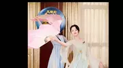 关晓彤扇子舞表演身段柔软，美感十足！