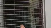 男子看演唱会撞脸谢霆锋被围拍，当事人：13年前因送快递照片走红转行模仿秀，我的偶像就是锋哥