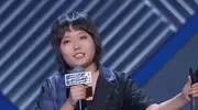 李雪琴街头甜蜜拥抱上热搜，金鸡奖男友曝光网友称爱情养人