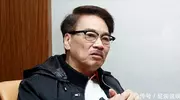 把女人当“玩具”，三个老婆五个娃的吴孟达，善恶报应都应验了