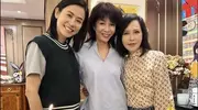 顾纪筠在豪宅为宣萱庆生，53岁吴美珩也在场，俩阔太搭肩一样优雅