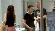 宋丹丹一家五口逛三里屯，71岁赵玉吉春风满面，与儿媳谈笑风生