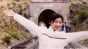 从农村捡糖到顶流辩手，婚姻破裂后，她选择独自前行。