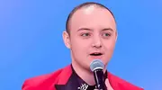 童星阿尔法近况曝光，肌肉型男逆袭，如今爱情事业双丰收？