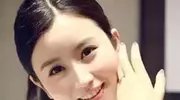 昔日主持人伏玟晓！与富商离婚后却成网红，今37岁独自带娃生活