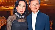 65岁朱玲玲再休豪门夫！两度净身出户，毕生心血只为霍启刚登顶