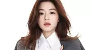 全智贤是韩国有名的演员和模特，很漂亮，可《暴风圈》让她塌方了